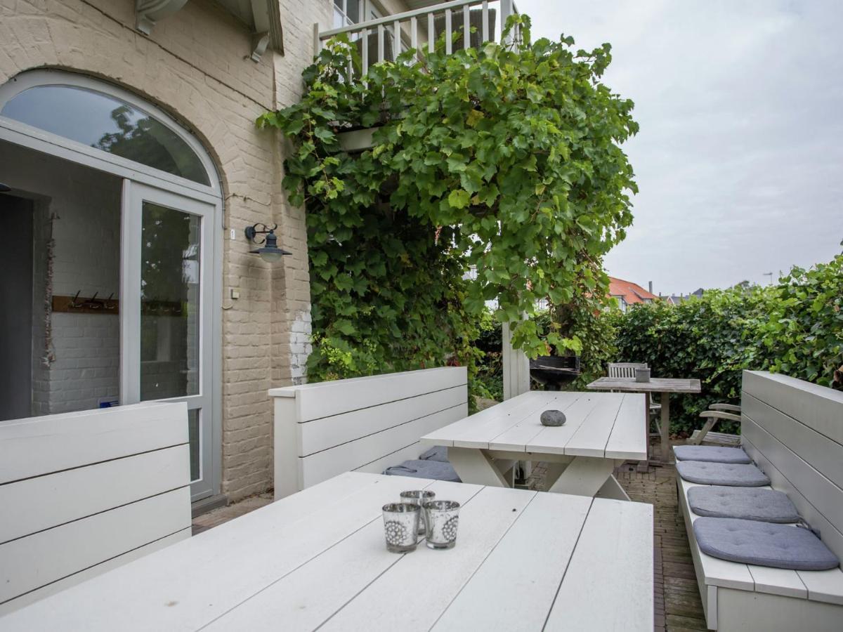 Beautiful Villa 200 Metres From The Sea Koksijde Exterior photo